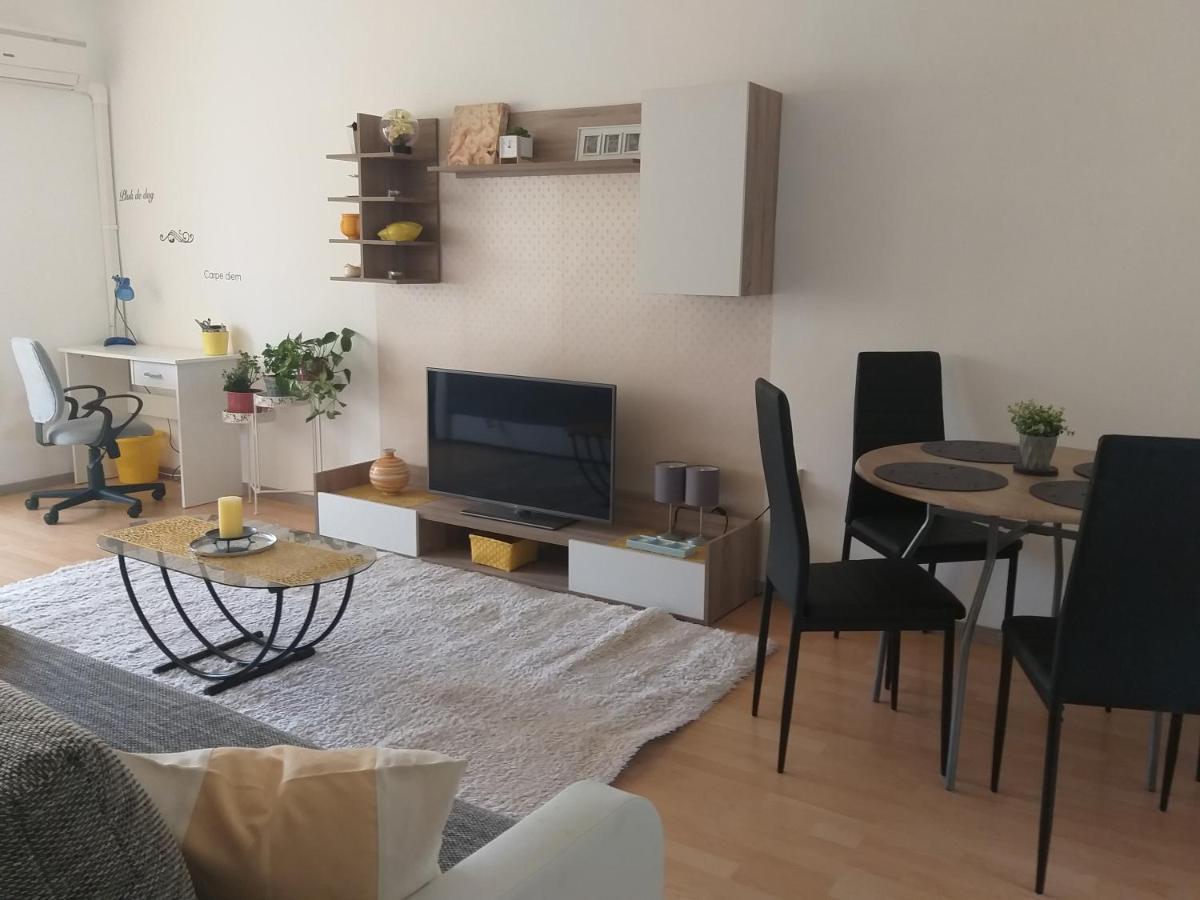 Simon Apartman Tiszafüred Buitenkant foto